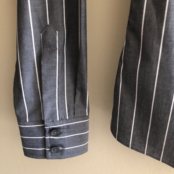 NWOT Pin Striped Tailored Button Down Blouse by Banana Republic - Picture 6 of 10